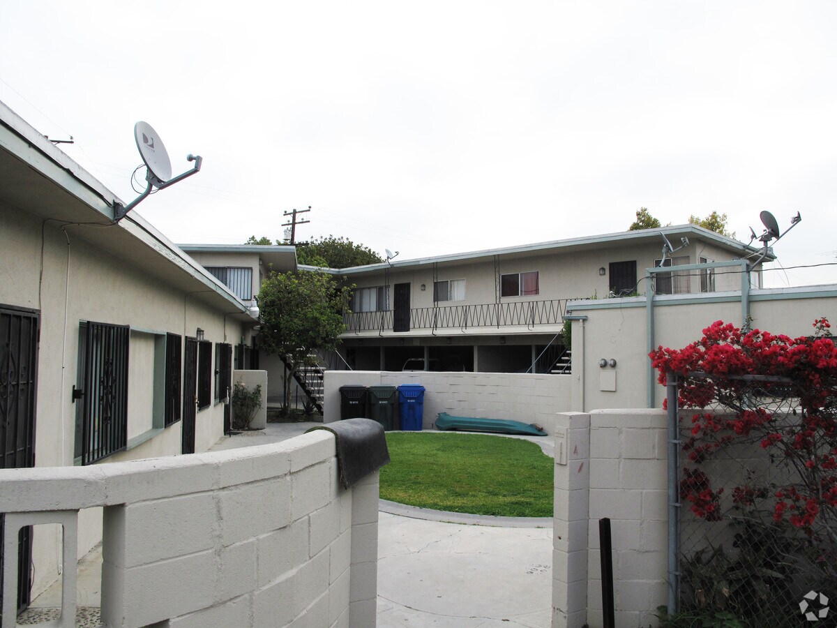 Photo - 5925 Fostoria St