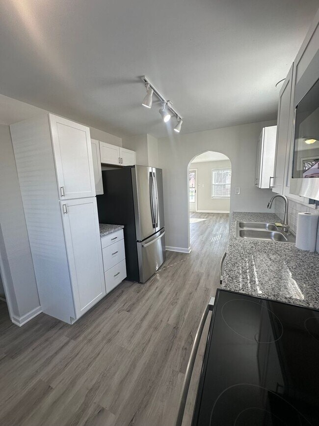 Photo - Charming 3 Bedroom In Central Columbus with Fenced in Yard