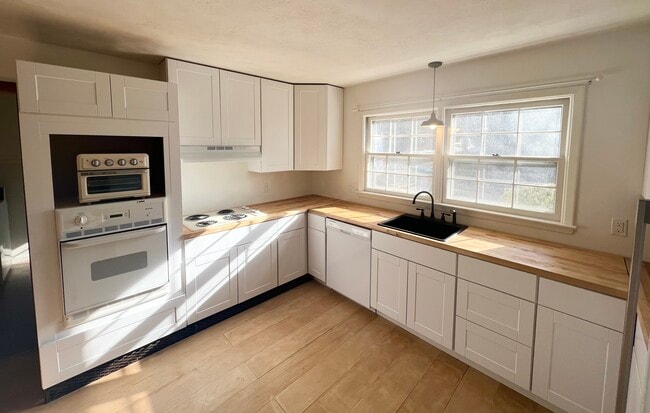 Photo - 250 Edgewood Dr