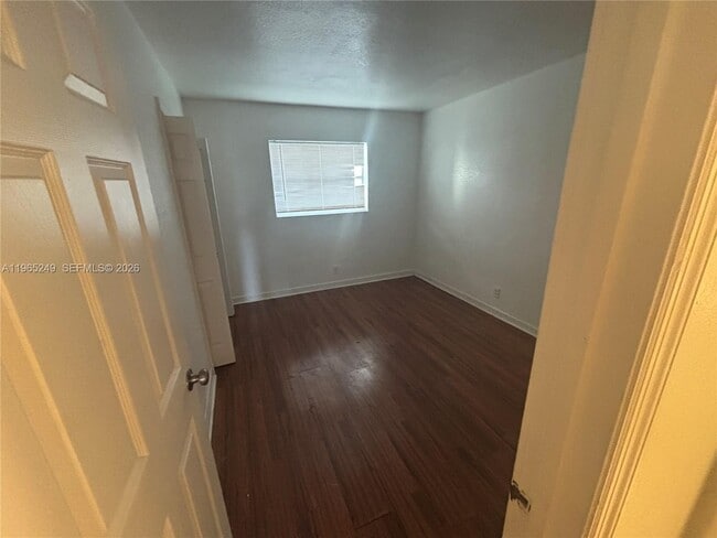 Photo - 300 SW 4th Ct Unit 8