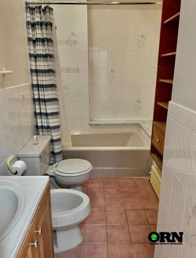 Photo - 59-83-83 Fresh Pond Rd