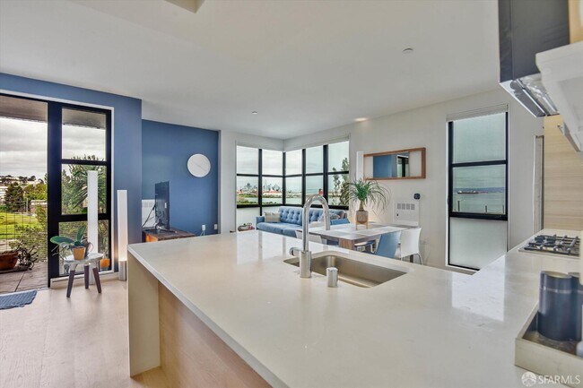 Photo - 451 Donahue St