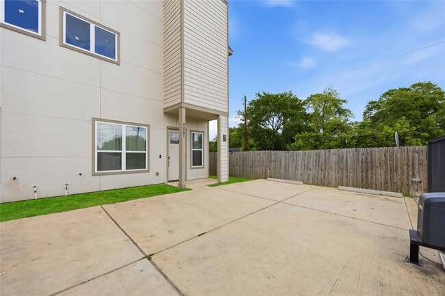 Photo - 9320 Coffee St