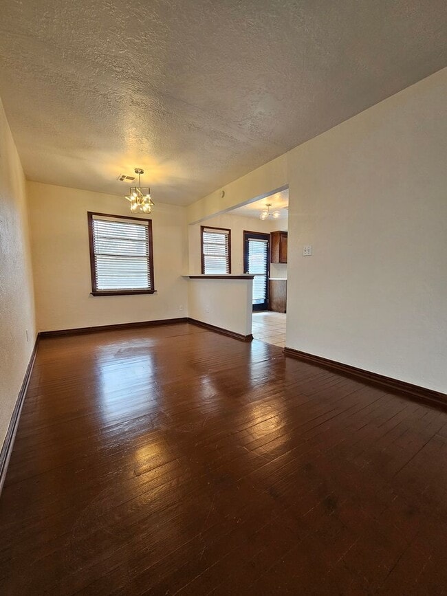 Photo - (3) Bed/(1) Bath Close to Campus Avail NOW!!