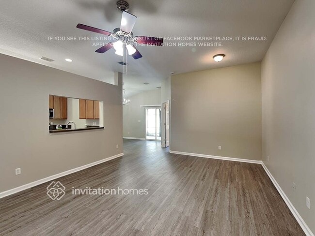 Photo - 640 Birchbark Trail