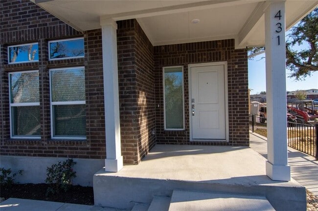 Photo - 605 W South St