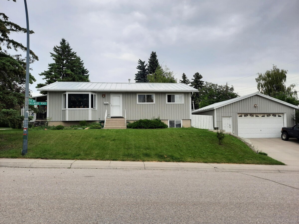 Photo - 2304 Millward Rd NE