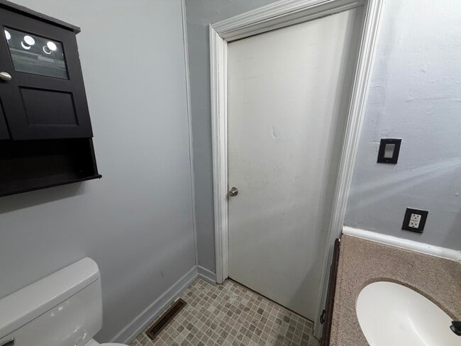 Photo - 115 Conron-E