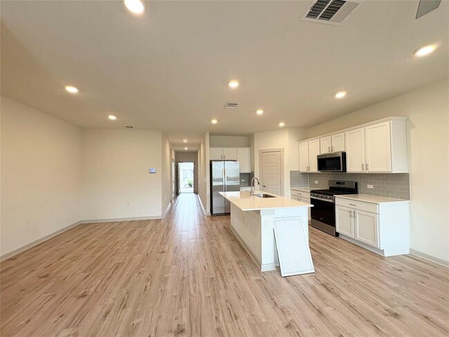 Photo - 13704 Zuhause Dr