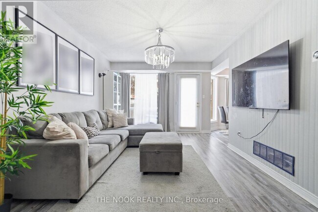 Photo - 119 Brownstone Crescent