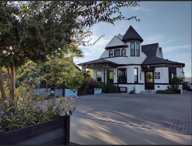 Photo - 2141 W Madison St