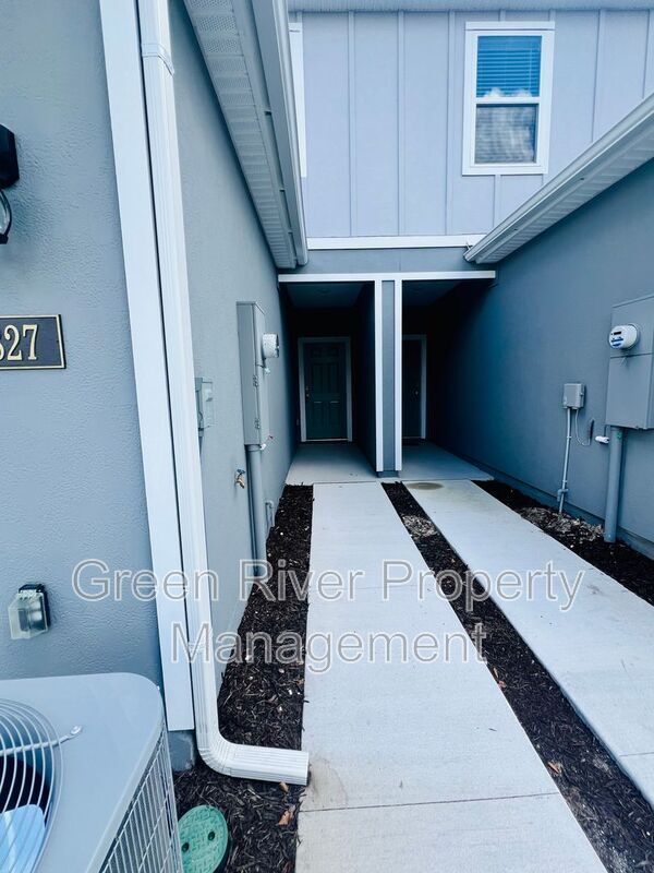 Photo - 827 Rivertree Pl