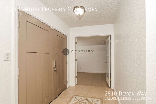 Photo - 2810 Devon Way