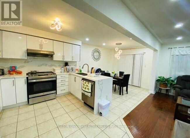 Photo - 31 Farthingale Crescent