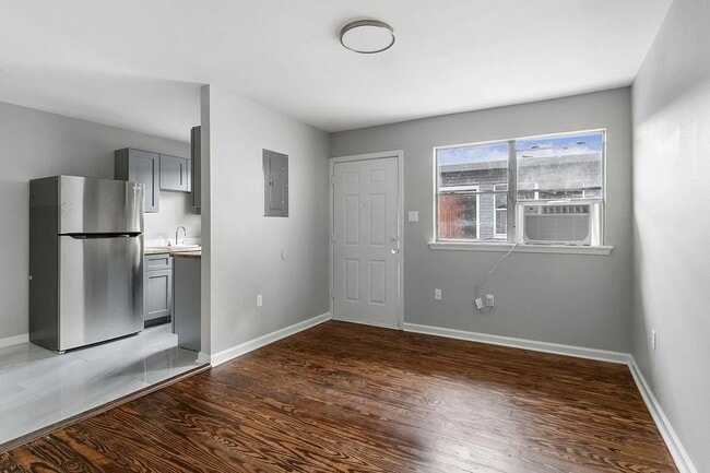 Building Photo - Renovated 1BD/1BA 2 Blocks Off St. Charles Ave. Unit 1709  1C