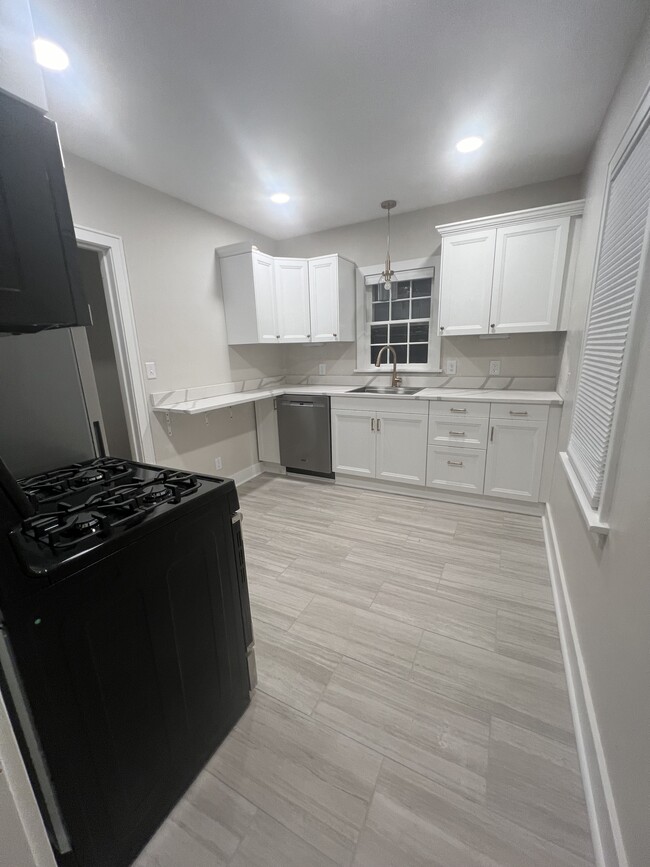 Photo - 613 E 20th St