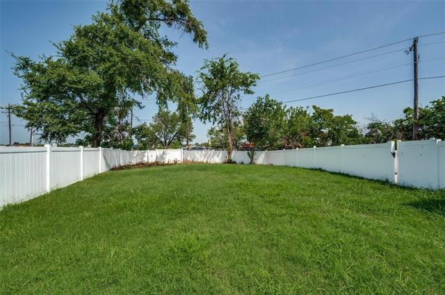 Photo - 9801 Cedarcrest Dr