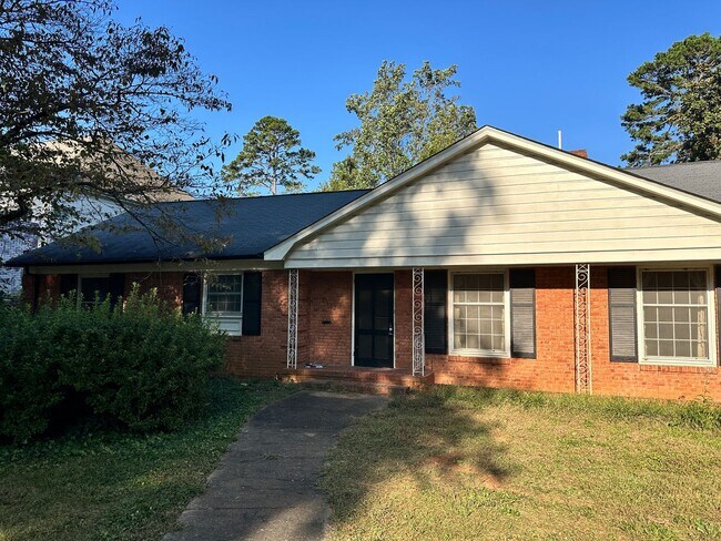 Photo - Beautiful 3 Bedroom in Myers Park!!