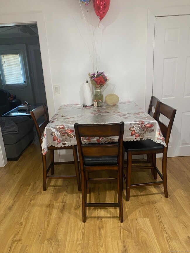 Photo - 31 Lake Ave Unidad 2