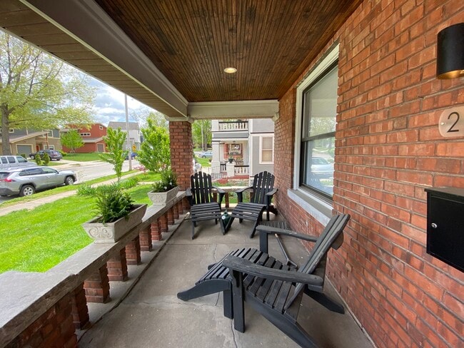 Photo - 2704 Charlotte St