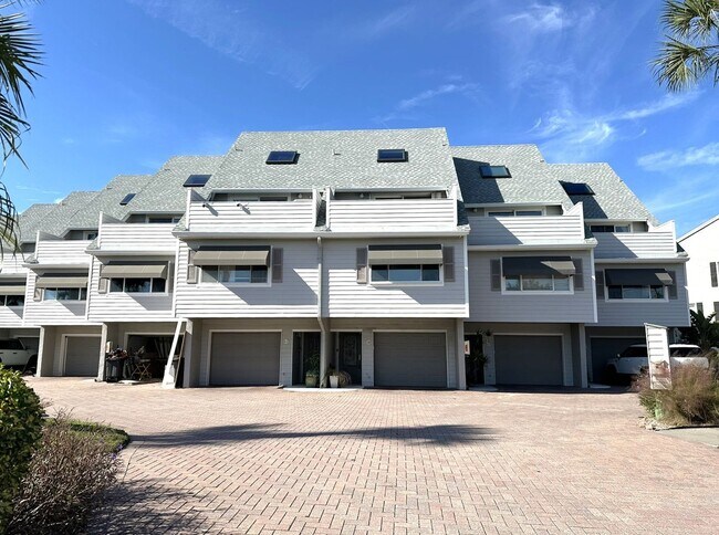 Photo - Tierra Verde WATERFRONT Annual Unfurn. 3BR 3BA 2 Car Tandem Garage Townhome w/SLIP