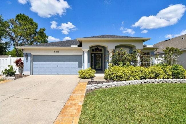 Building Photo - "Pool home! 3-Bed, 2-Bath Haven in Wesley Chapel"