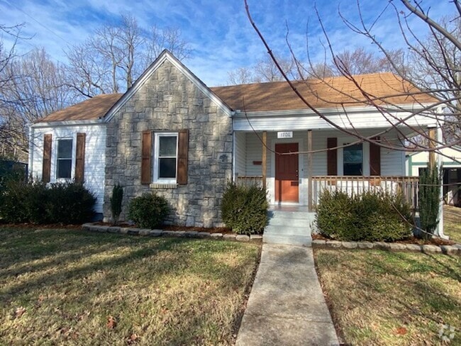 Building Photo - Adorable 2 Bedroom Early July! Rental