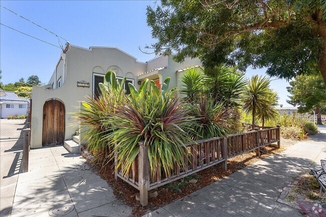 Building Photo - 3608 Fruitvale Ave Rental
