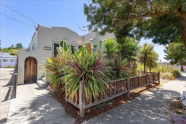 Photo - 3608 Fruitvale Ave Casa