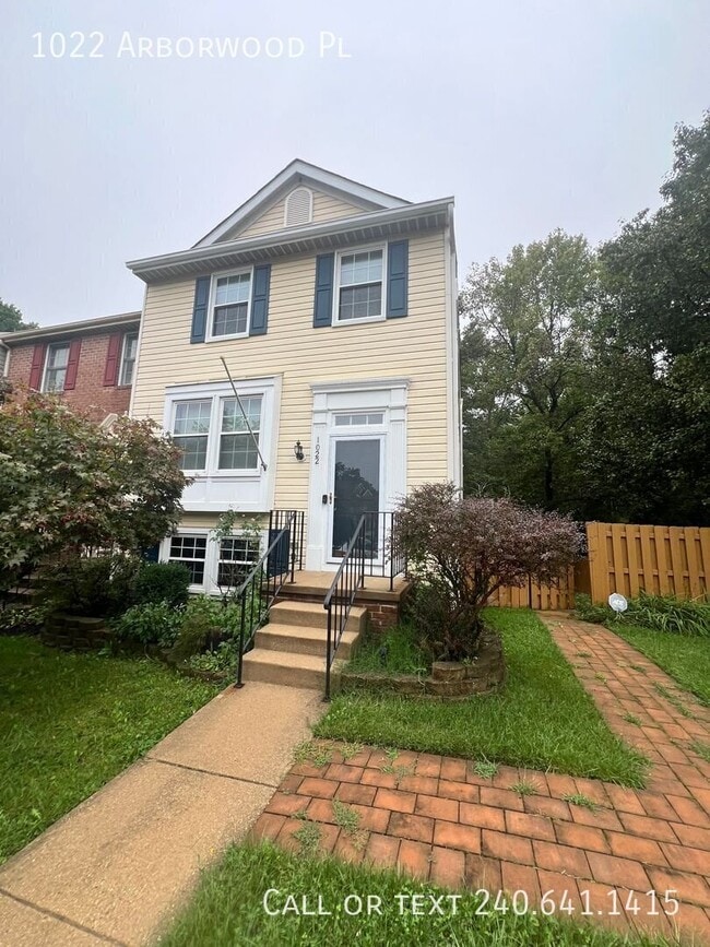 1022 Arborwood Pl