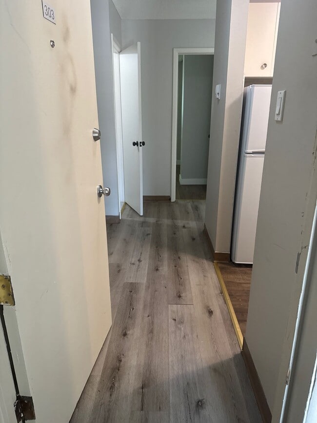 Building Photo - 1 Bed 1 Bath Unit 303