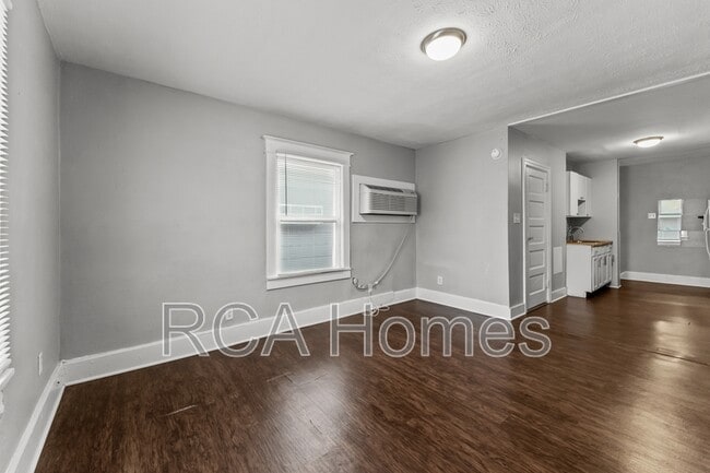 Photo - 528 1/2 E Raymond St.