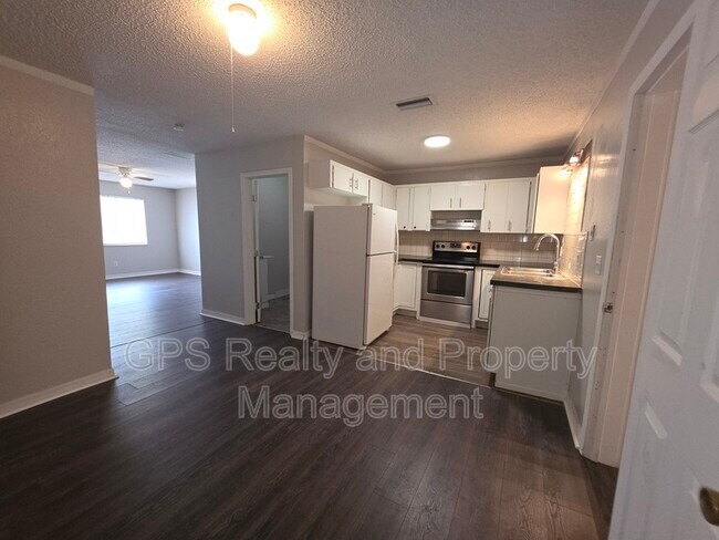 Photo - 843 Grove Ave