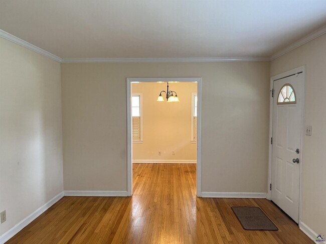 Photo - 230 Roycrest Dr