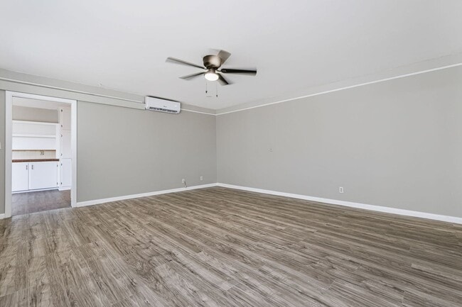 Photo - 2304 SW 8th Ave Unit 2304 SW 8th Ave #4