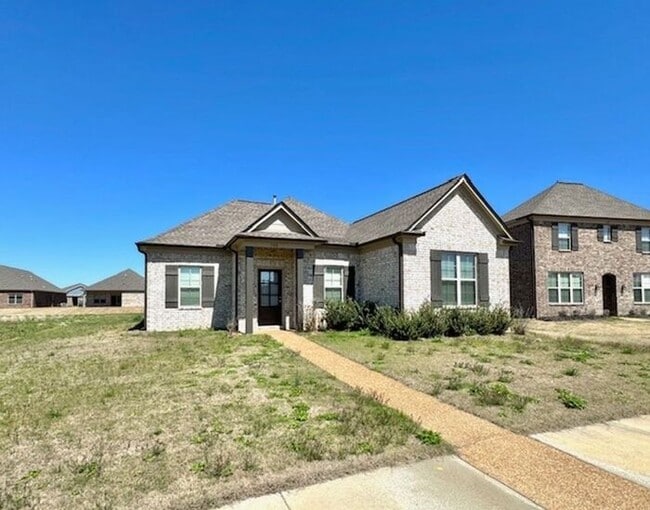 Building Photo - Great Location for Blue Oval Employees and Contractors! Now Leasing a 4-Bedroom 3 Bath Home In So...