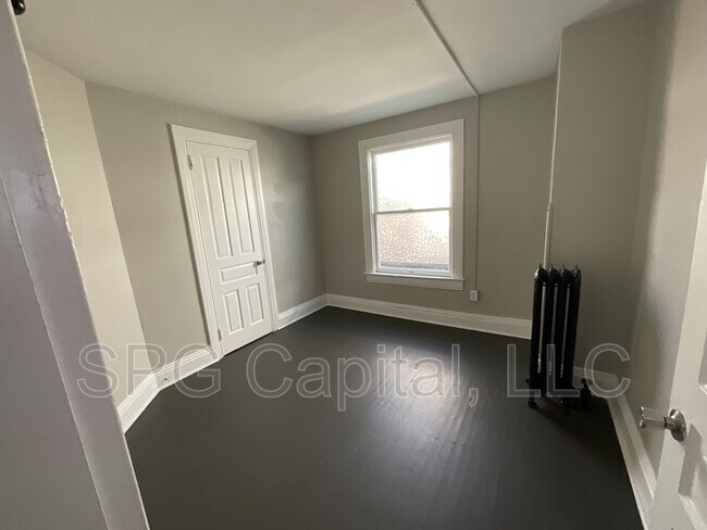 Photo - 1042 W Market St