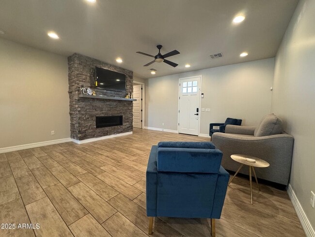 Photo - 4350 E Kings Ave