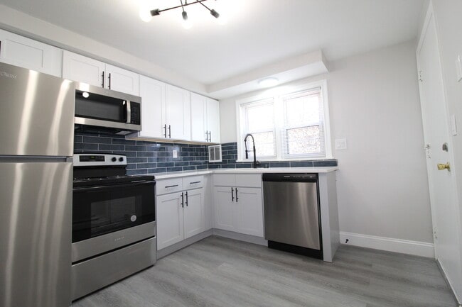 Building Photo - 338 Park Ave Unit C