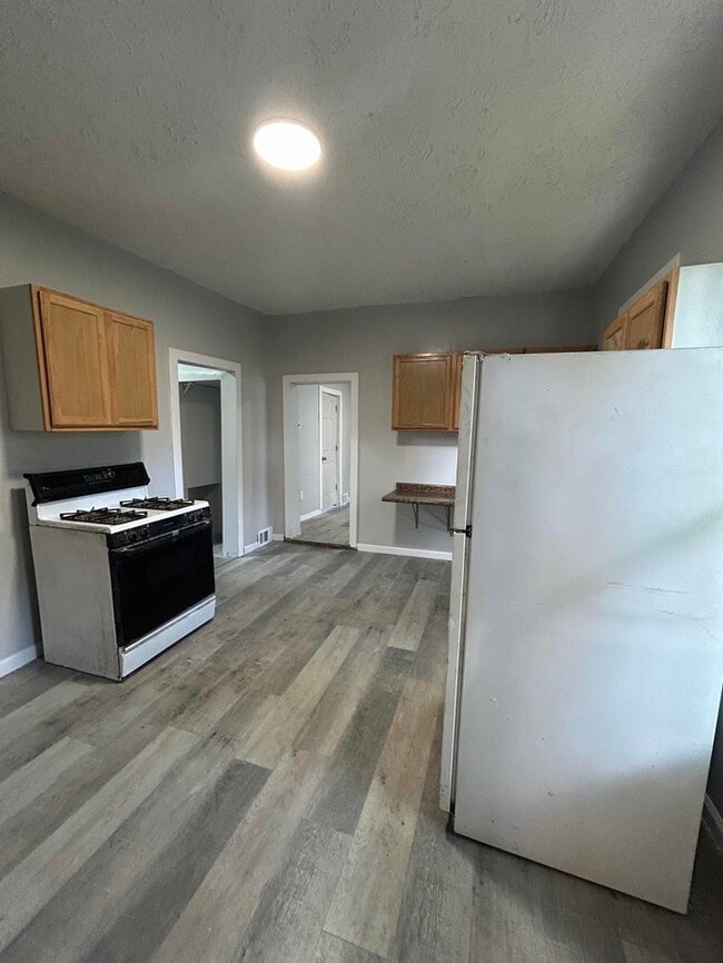 Photo - 1582 E 49th St