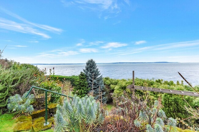 Photo - Great duplex 1st floor 1 bd great view!