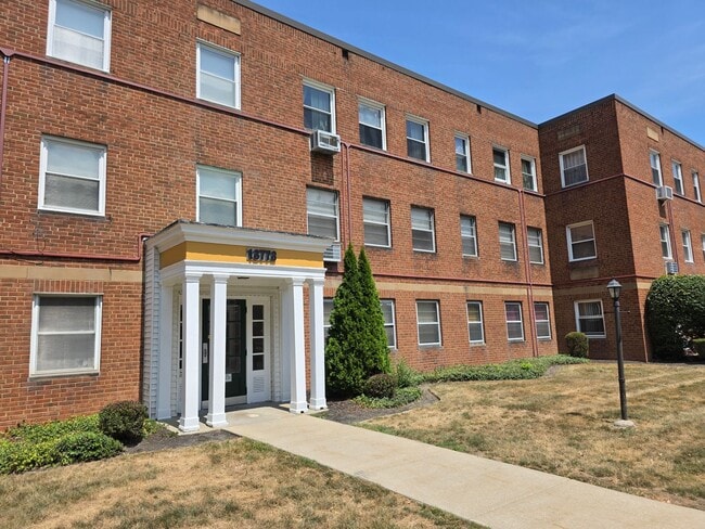 Building Photo - 13773 Cedar Rd