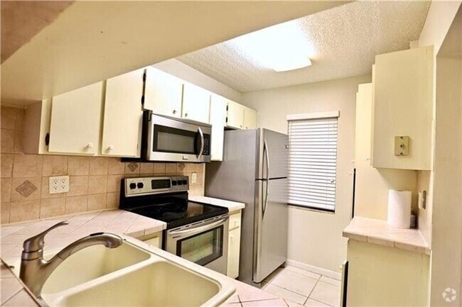 Building Photo - 9835 Three Lakes Cir Rental