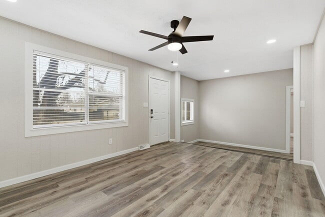 Photo - 2902 W Scott St