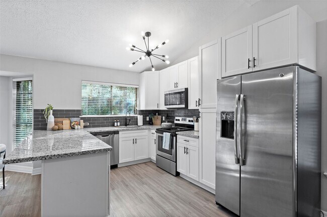 Photo - 17 S Greenbud Ct