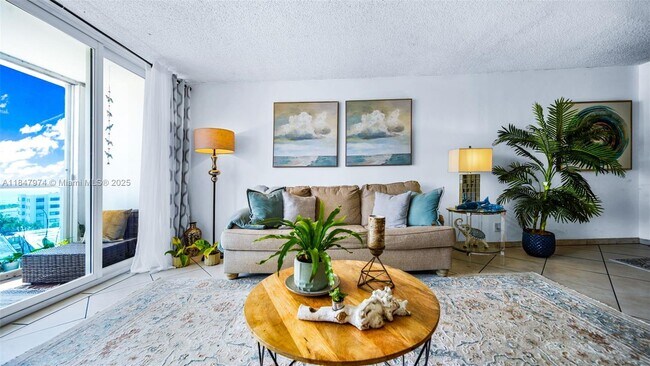 Building Photo - 6770 Indian Creek Dr Unit 7B Rental