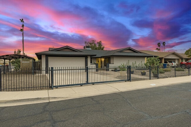 Photo - 617 E Ellis Dr