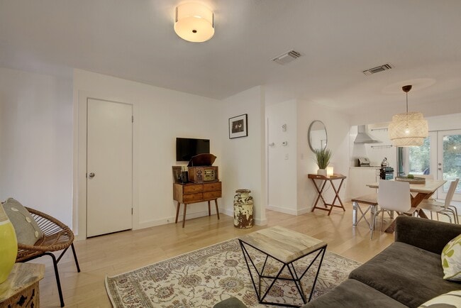 Photo - 2823 Garwood St