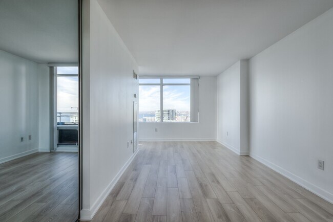 Photo - 25 Telegram Mews Unit 5308