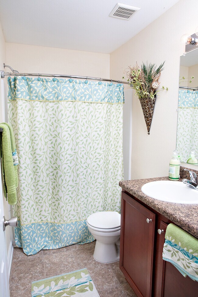 Longhill Pointe Apartments and Townhomes